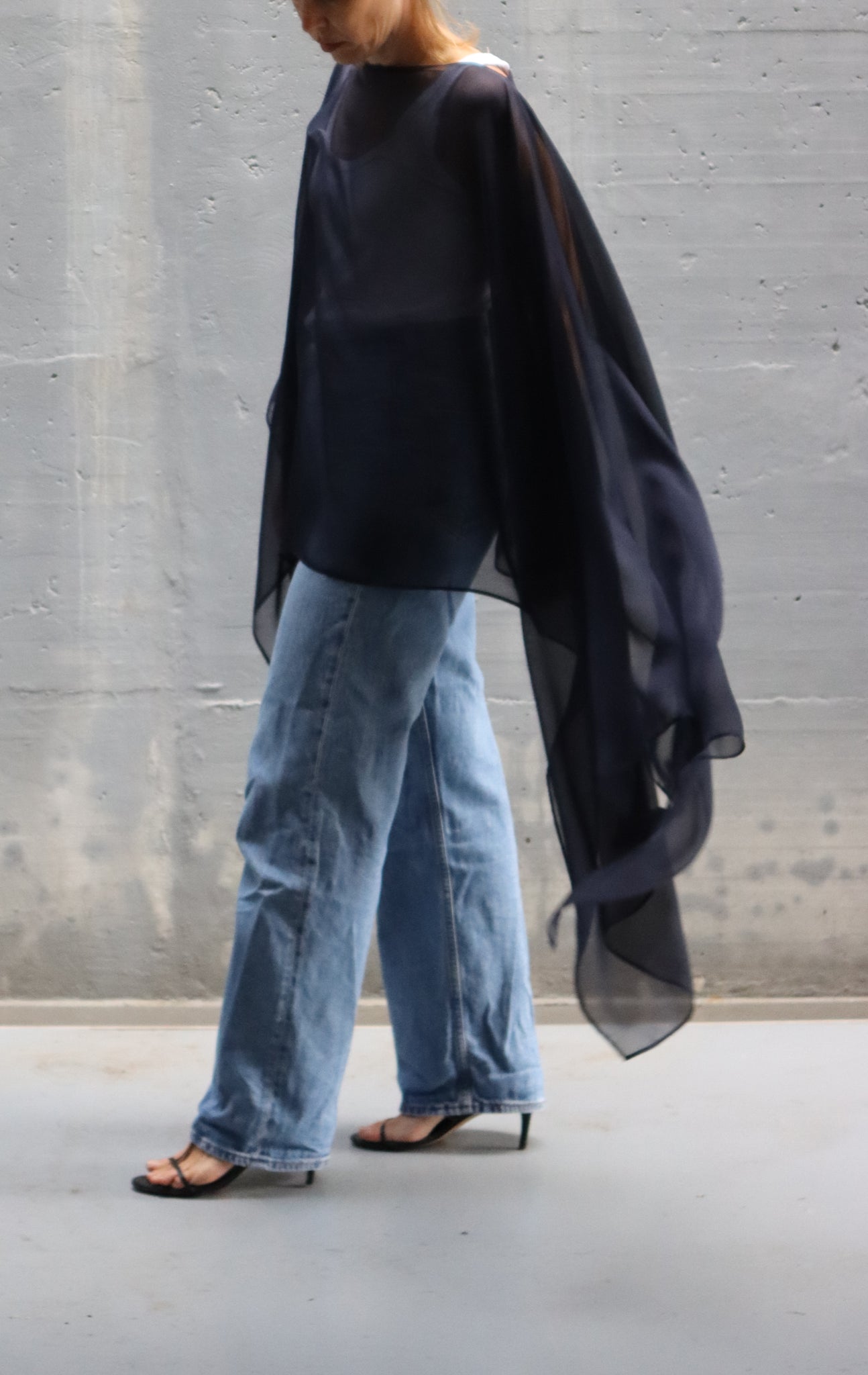 square silk light cape - NIGHT BLUE
