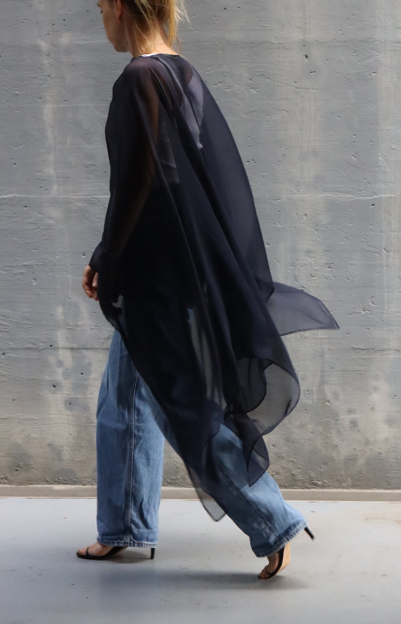 square silk light cape - NIGHT BLUE