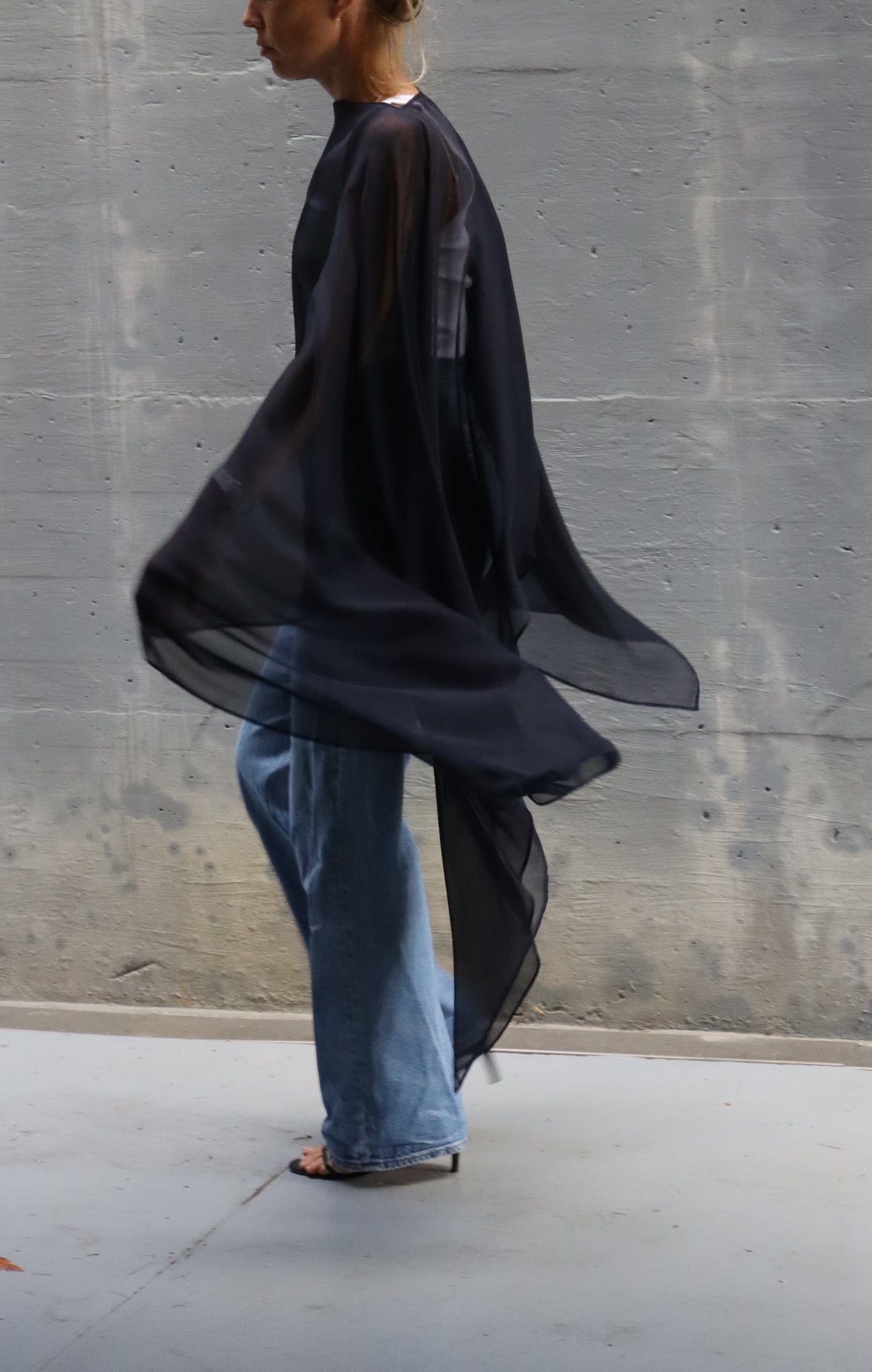 square silk light cape - NIGHT BLUE