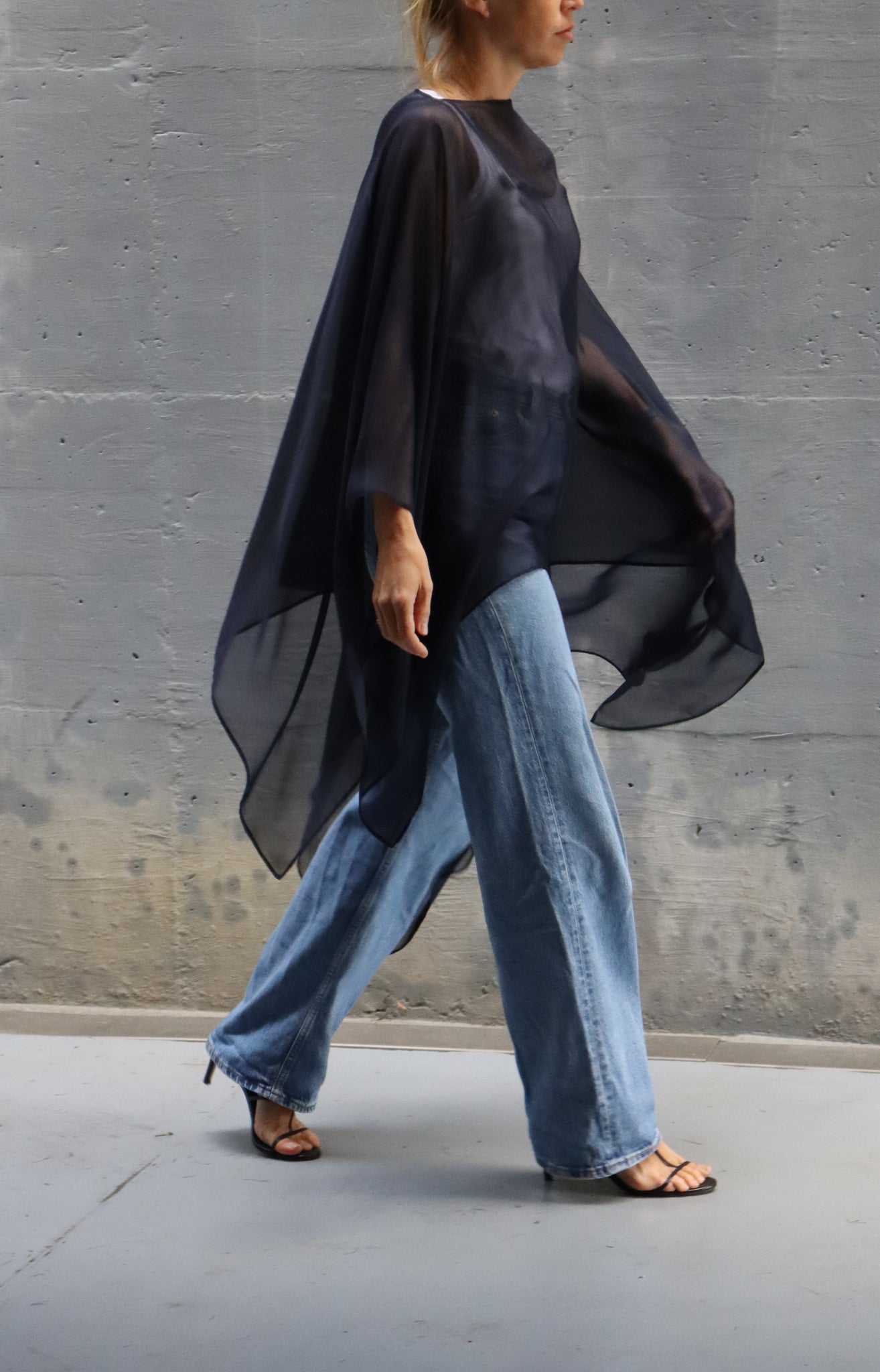 square silk light cape - NIGHT BLUE