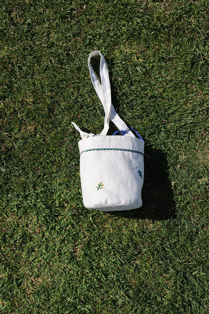 hand embroidery bucket bag - flores