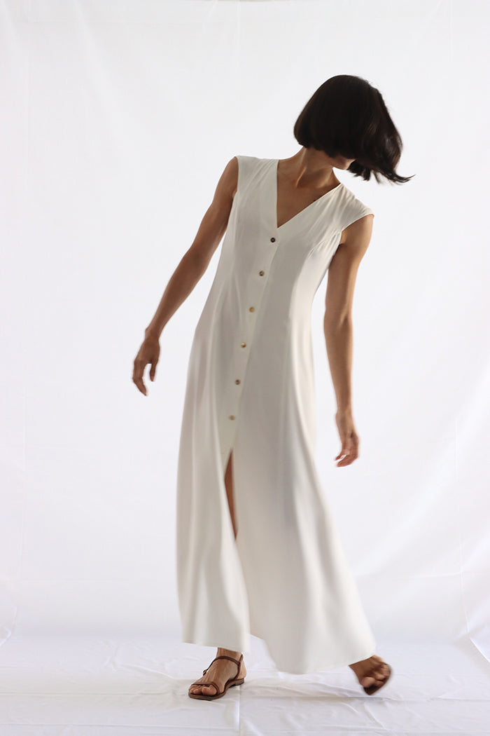 fullness dress with front buttons