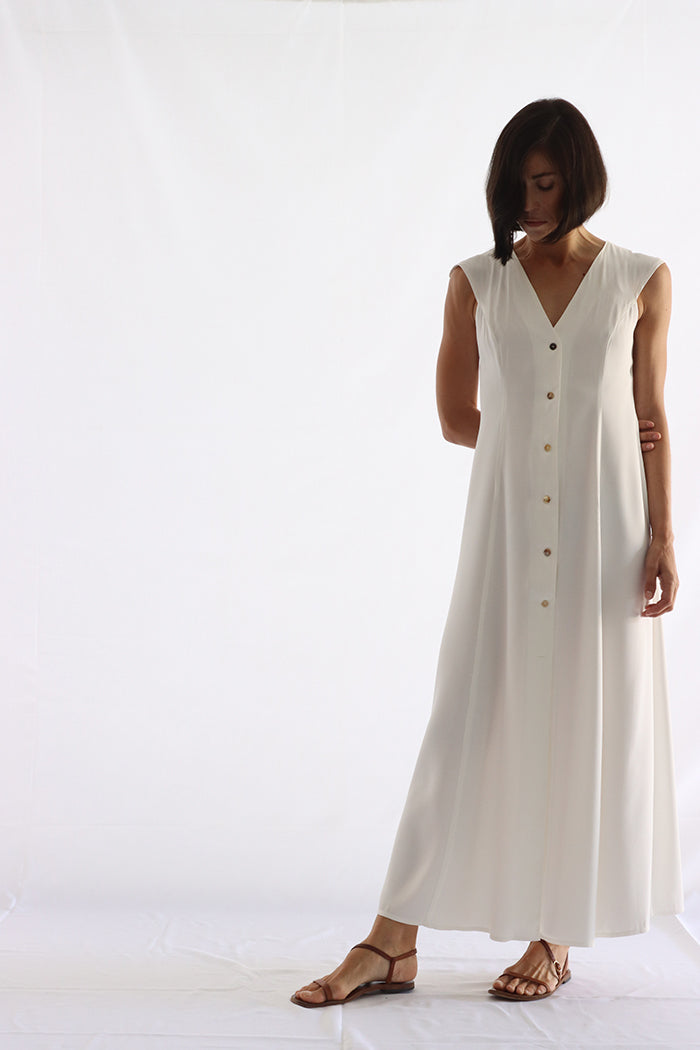 fullness dress with front buttons